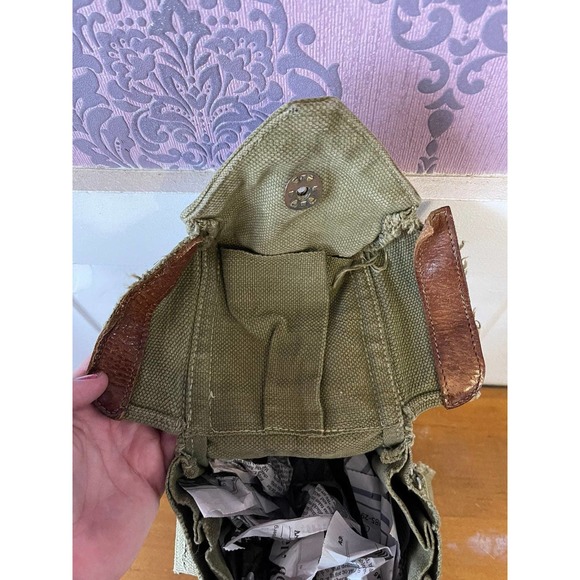 Antique World War military gas mask bag - Picture 7 of 12